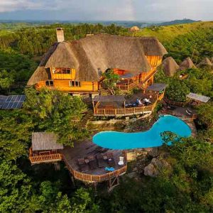 Kyaninga lodge and swimming pool